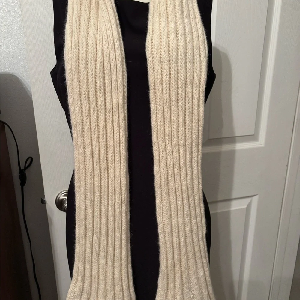 American Eagle scarf